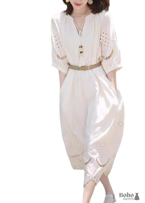 Vestido blanco bohemio con escote en V (2024)