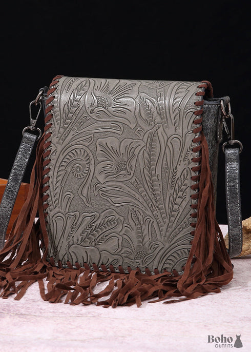 Bolso de hombro bohemio de cuero tallado