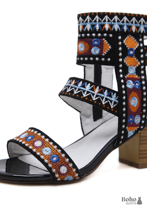 Nuevas sandalias bordadas bohemias