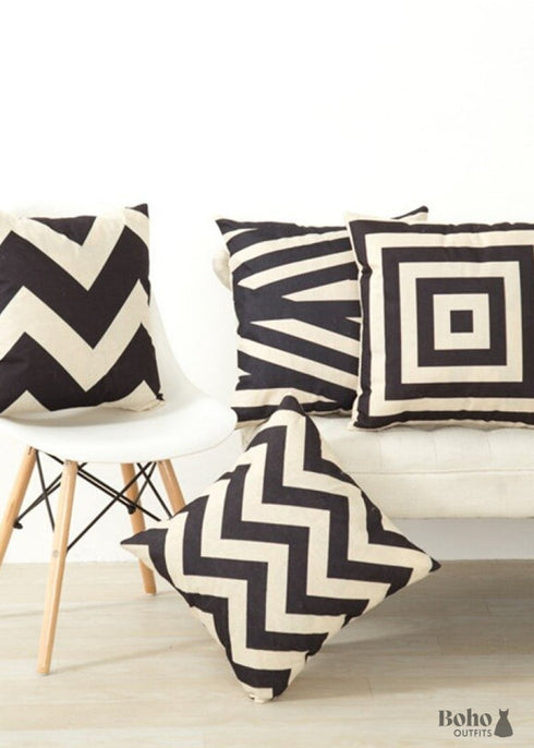 Almohada geométrica en blanco y negro