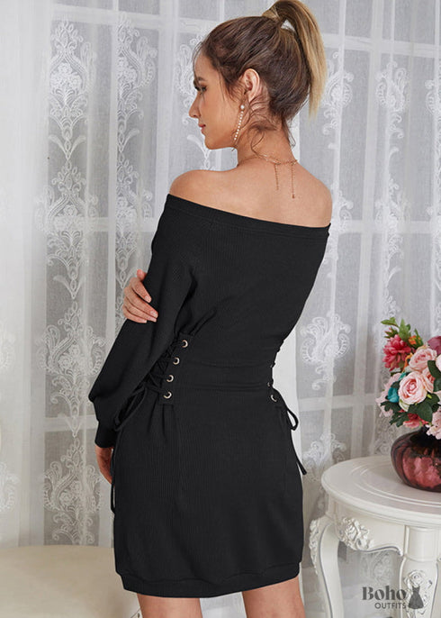 Vestido corto negro con hombros descubiertos