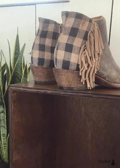 Botas con flecos estilo boho chic