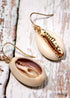 Pendientes bohemios, pendientes colgantes, concha natural con oro