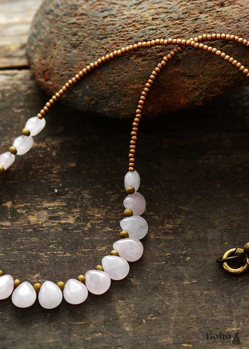 Collar bohemio de amazonita azul y cuentas de cuarzo rosa.