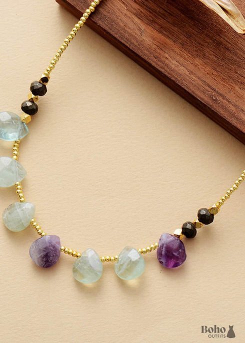 Collar bohemio de amazonita azul y cuentas de cuarzo rosa.