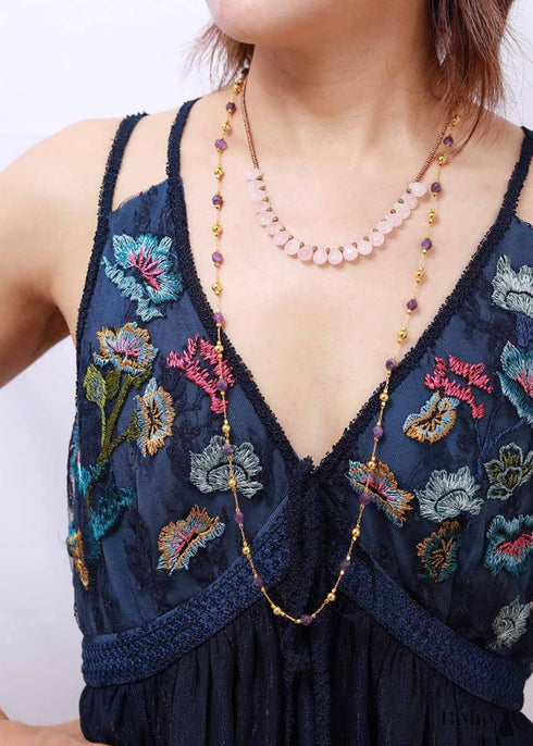 Collar bohemio de amazonita azul y cuentas de cuarzo rosa.