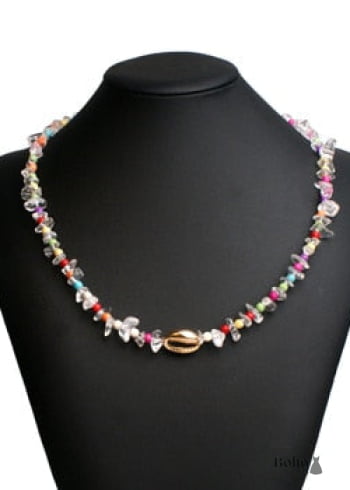 Collar bohemio con concha dorada de colores azules