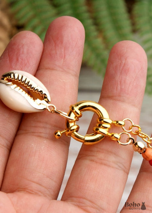 Collar bohemio con concha dorada hippie de colores azules