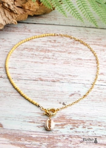 Collar bohemio con concha dorada hippie de colores azules