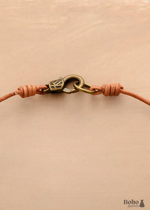 Collar bohemio con colgante de cuero de amazonita y labradorita