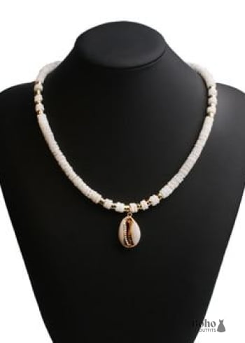 Collar bohemio de cauri de concha natural en blanco