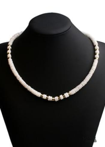 Collar bohemio de cauri de concha natural en blanco