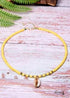 Collar bohemio de cauri de concha natural con colgante en blanco