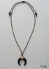 Collar bohemio de cuerno de buey, concha blanca y media luna de ónix negro