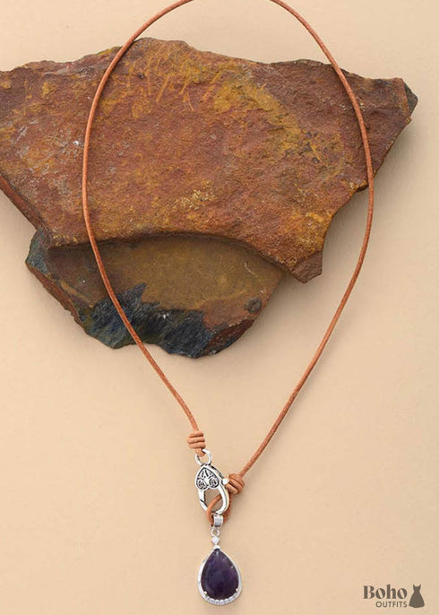 Collar bohemio con colgante de lágrima de amatista morada