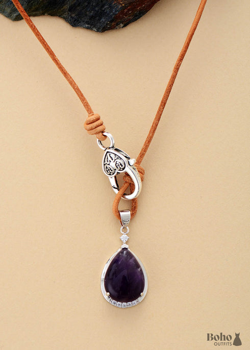 Collar bohemio con colgante de lágrima de amatista morada