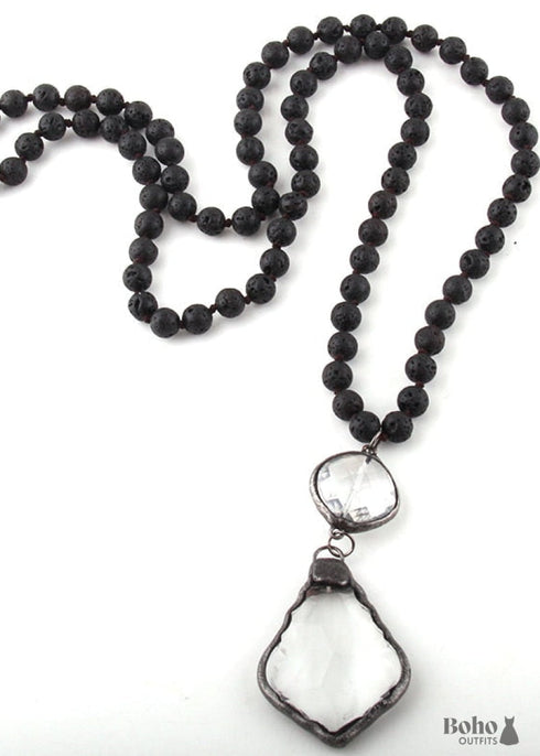Collar bohemio de latón antiguo con piedra de lava y cristal.