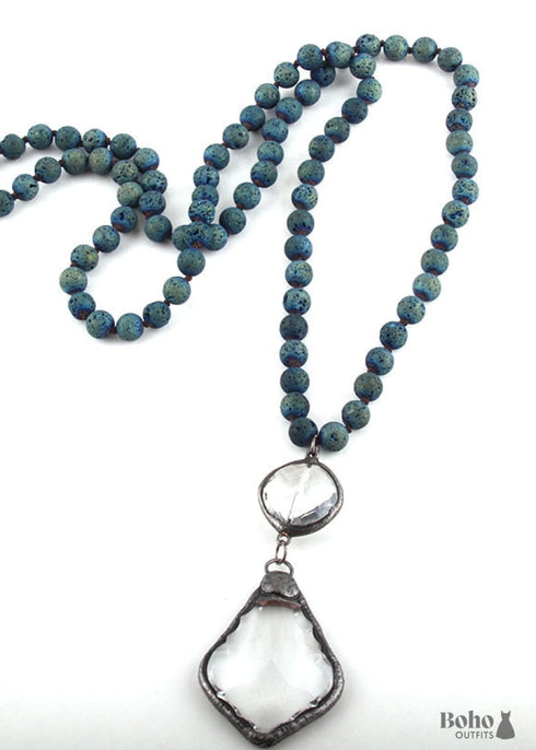Collar bohemio de latón antiguo con piedra de lava y cristal.