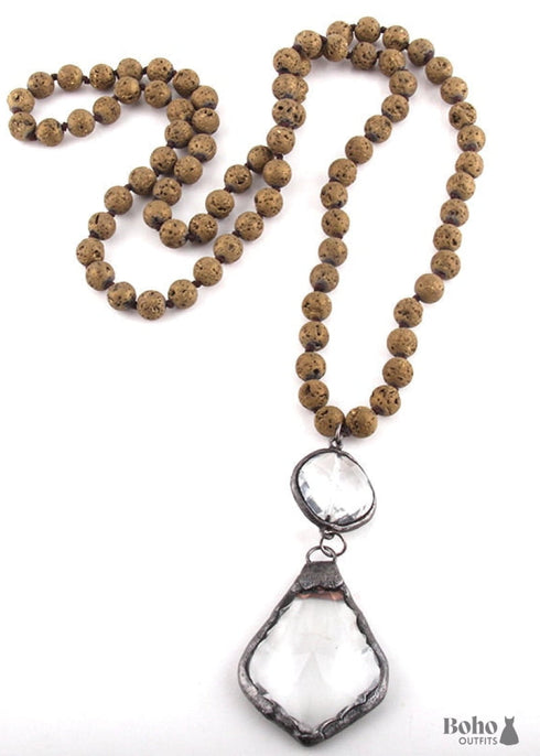 Collar bohemio de latón antiguo con piedra de lava y cristal.
