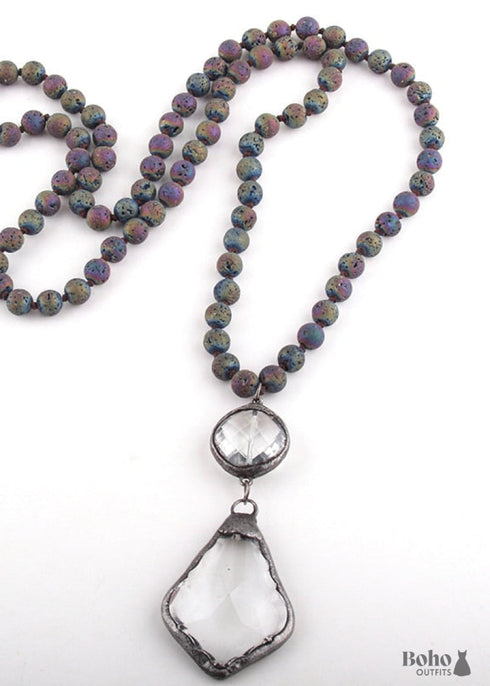 Collar bohemio de latón antiguo con piedra de lava y cristal.