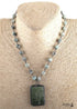 Collar bohemio de jade y amazonita RH con piedra natural verde cuadrada.