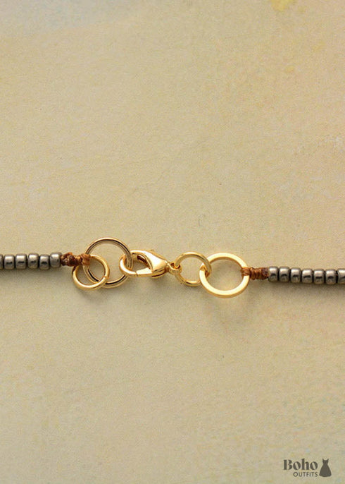 Collar bohemio con colgante de cuarzo rosa