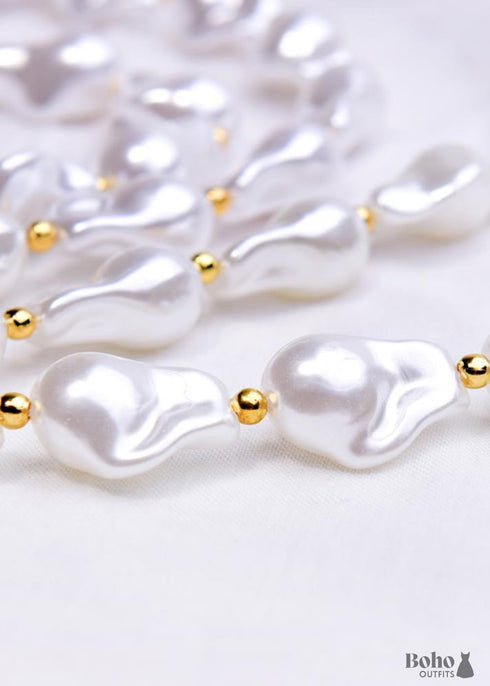 Collar bohemio con concha de mar blanca