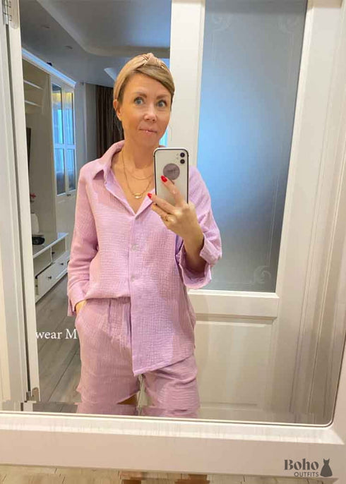 Conjunto de pijama bohemio Lucy Cotton en rosa y morado.