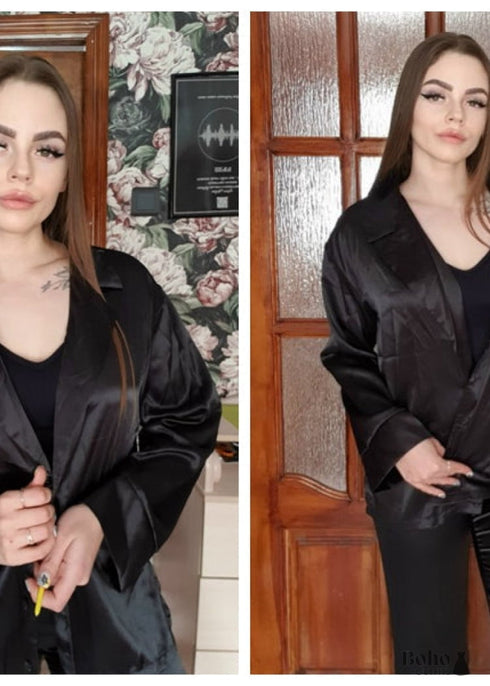 Pijama bohemio Corinne de satén en negro, azul, verde y verde.