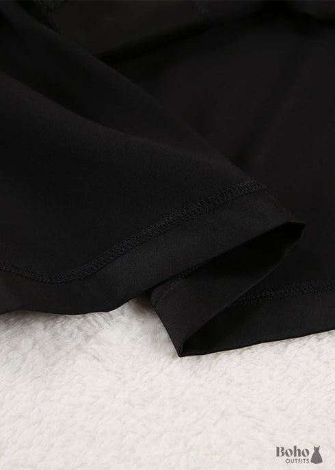 Pijama bohemio Corinne de satén en negro, azul, verde y verde.