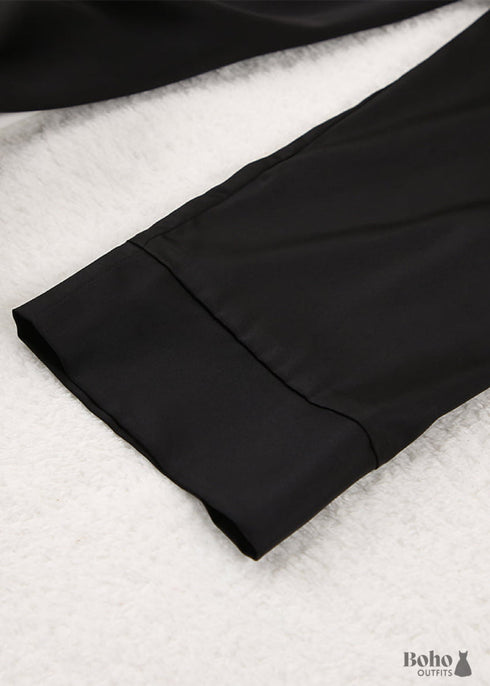 Pijama bohemio Corinne de satén en negro, azul, verde y verde.