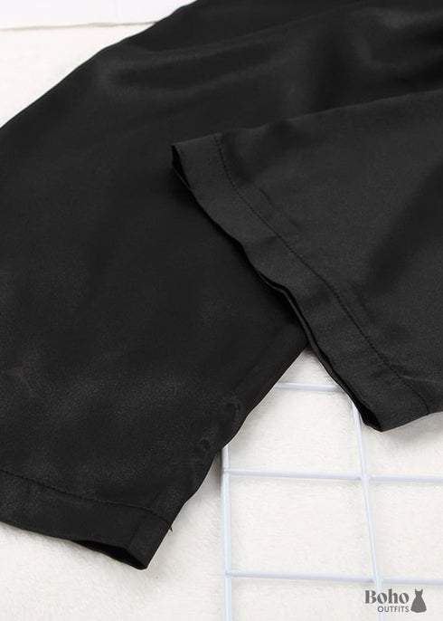 Pijama bohemio de satén Corinne en negro.