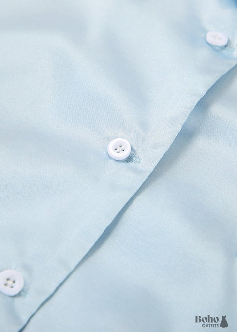 Pijama bohemio Corinne de satén en azul, plata, rosa y champán.