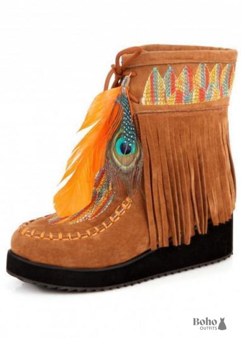 Botas indias bohemias con plumas y flecos