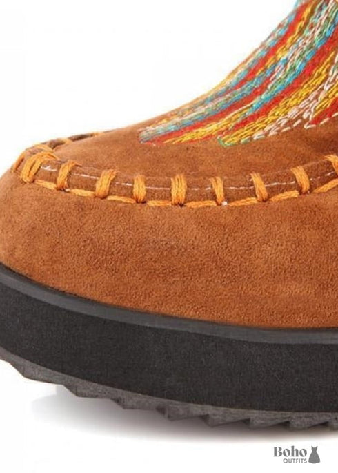 Botas indias bohemias con plumas y flecos