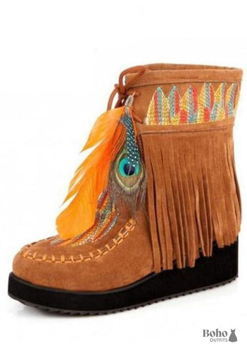 Botas indias bohemias con plumas y flecos